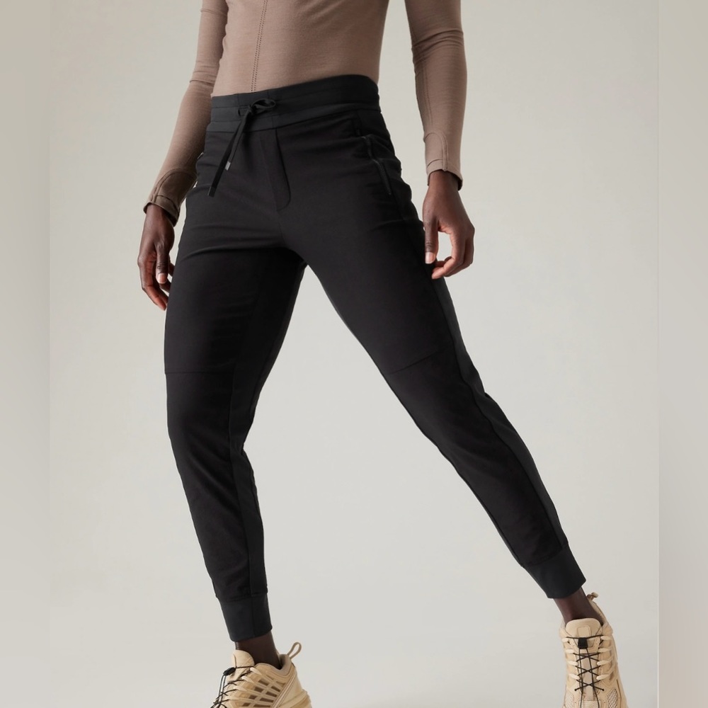 Athleta Headlands Hybird Trek Jogger NEW Size 6